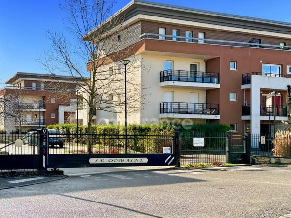 Appartement à vendre 2 pièces PREVESSIN MOENS (01) - T2 - 44m2 avec balcon, garage motorisé et parking privatif