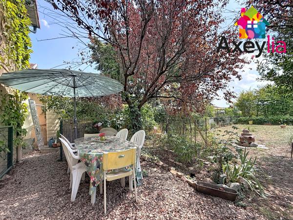 A VENDRE - RIORGES - MAISON AVEC DEUX CHAMBRES, GARAGE ET TERRAIN CLOS