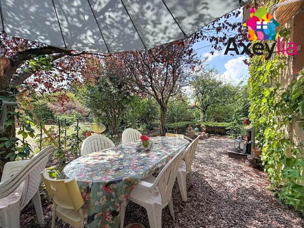 A VENDRE - RIORGES - MAISON AVEC DEUX CHAMBRES, GARAGE ET TERRAIN CLOS