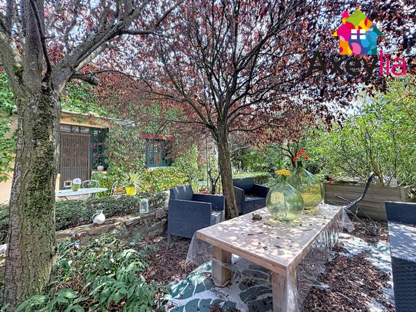 A VENDRE - RIORGES - MAISON AVEC DEUX CHAMBRES, GARAGE ET TERRAIN CLOS