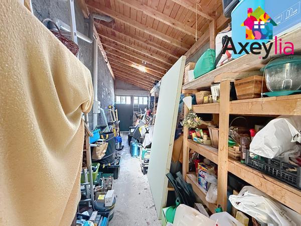 A VENDRE - RIORGES - MAISON AVEC DEUX CHAMBRES, GARAGE ET TERRAIN CLOS