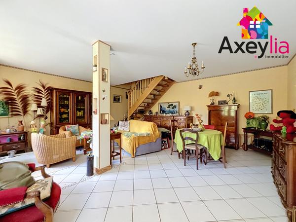 A VENDRE - RIORGES - MAISON AVEC DEUX CHAMBRES, GARAGE ET TERRAIN CLOS