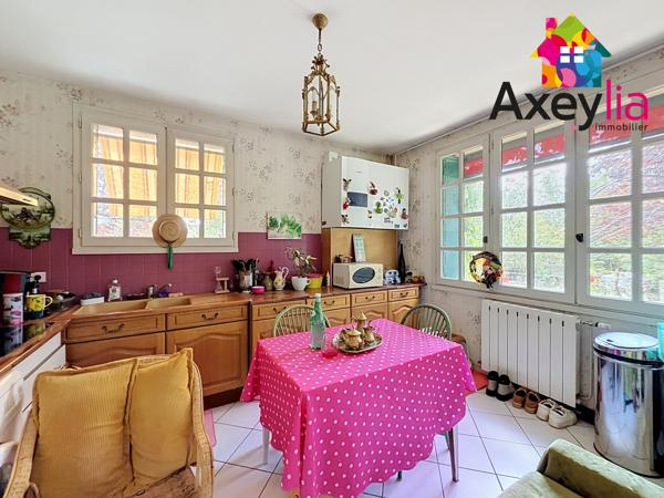 A VENDRE - RIORGES - MAISON AVEC DEUX CHAMBRES, GARAGE ET TERRAIN CLOS