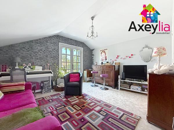 A VENDRE - RIORGES - MAISON AVEC DEUX CHAMBRES, GARAGE ET TERRAIN CLOS