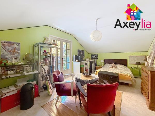 A VENDRE - RIORGES - MAISON AVEC DEUX CHAMBRES, GARAGE ET TERRAIN CLOS