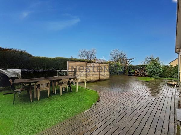 Vente maison de 117m², 4 chambres, 2 garages, sur un terrain de plus de 600m² à Chateauneuf-sur-Sarthe