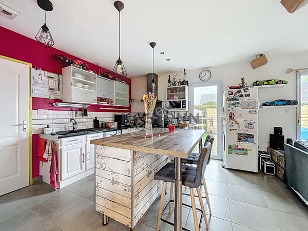 Vente maison de 117m², 4 chambres, 2 garages, sur un terrain de plus de 600m² à Chateauneuf-sur-Sarthe
