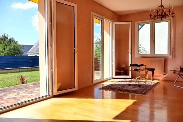 À Ploeren Luscanen, Maison Lumineuse présentant de beaux volumes, Terrasse Exposition Sud