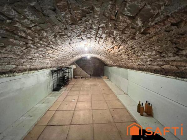 MAISON DE VILLAGE AVEC DEPENDANCES à 20 minutes Beaune  /30 min Chalon sur Saône