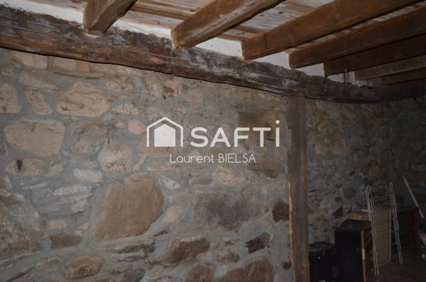 Grange partiellement refaite, à poursuivre