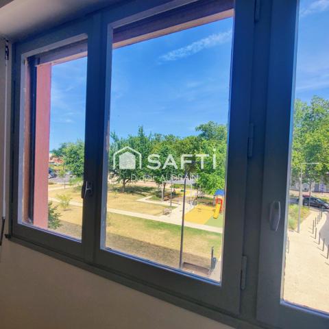 Appartement T4 avec deux chambres, cuisine semi-équipée et cave