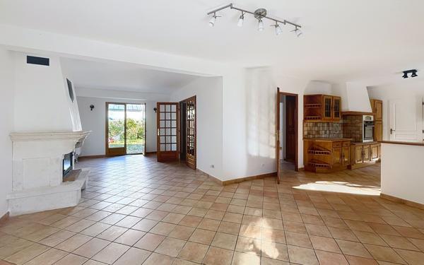 Maison à vendre    6 pièces •  Viry-Châtillon