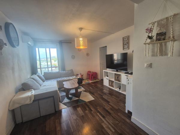 Gignac-la-Nerthe (13180) Appartement 3 pièces rénové sans une petite copropriété