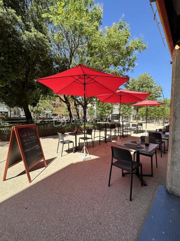 A vendre à Pau fond de commerce restauration emplacement n°1  dans un quartier en pleine évolution : cinéma, place refaite ,parking et transports à proximité immédiate. Actuellement restaurant de spécialités asiatiques depuis 30 ans bénéficiant d'une excellente visibilité, l'établissement dispose d'une grande salle de restauration de 70 couverts ,d'une belle terrasse extérieure de 30 couverts ,d'une grande cuisine équipée ,d'une chambre froide et d'une cave pour le stockage des produits. Affaire tenue par un dirigeant et deux salariés , un temps complet et un temps partiel de 21 heures mois .l'établissement propose une cuisine traditionnelle asiatique et une vente à emportée .clientèle fidèle noté 4.7 sur google .Ouvert 5 jours sur 7 midi et soir.
Merci de me contacter pour échanger sur ce fond de commerce.