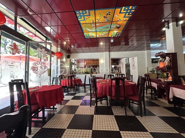 A vendre à Pau fond de commerce restauration emplacement n°1  dans un quartier en pleine évolution : cinéma, place refaite ,parking et transports à proximité immédiate. Actuellement restaurant de spécialités asiatiques depuis 30 ans bénéficiant d'une excellente visibilité, l'établissement dispose d'une grande salle de restauration de 70 couverts ,d'une belle terrasse extérieure de 30 couverts ,d'une grande cuisine équipée ,d'une chambre froide et d'une cave pour le stockage des produits. Affaire tenue par un dirigeant et deux salariés , un temps complet et un temps partiel de 21 heures mois .l'établissement propose une cuisine traditionnelle asiatique et une vente à emportée .clientèle fidèle noté 4.7 sur google .Ouvert 5 jours sur 7 midi et soir.
Merci de me contacter pour échanger sur ce fond de commerce.
