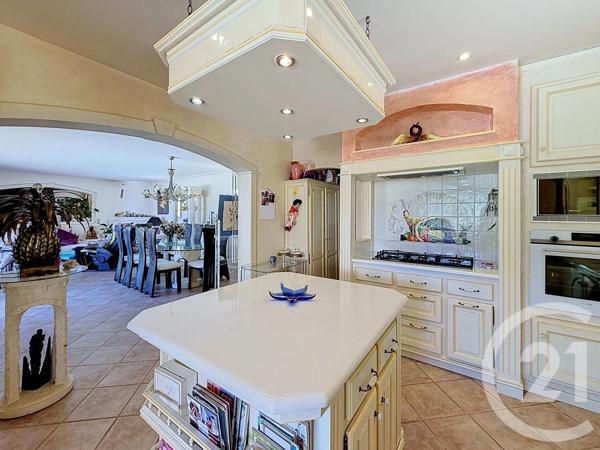 Maison à vendre  8 pièces - 250 m 2   CABRIS  - 06