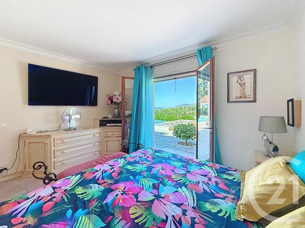 Maison à vendre  8 pièces - 250 m 2   CABRIS  - 06