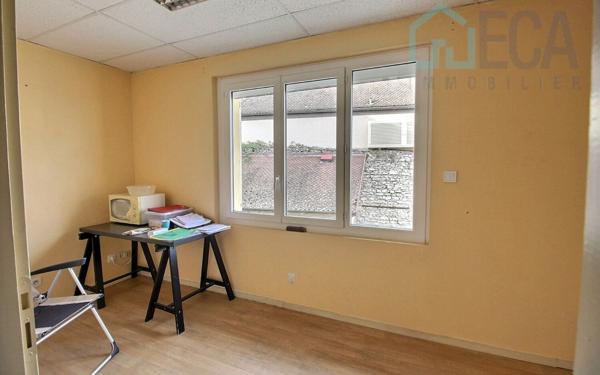 Immeuble à vendre    3 pièces •  Morestel