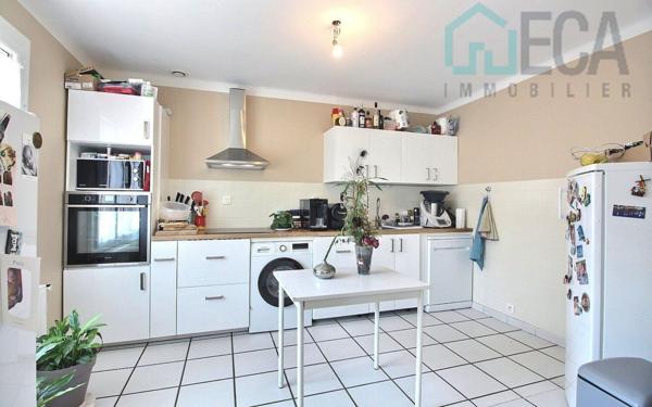 Immeuble à vendre    3 pièces •  Morestel