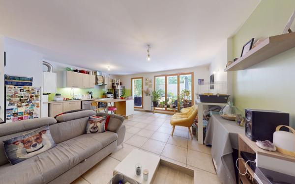 Appartement à vendre    3 pièces • 68,28 m2 Décines-Charpieu