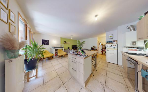 Appartement à vendre    3 pièces • 68,28 m2 Décines-Charpieu