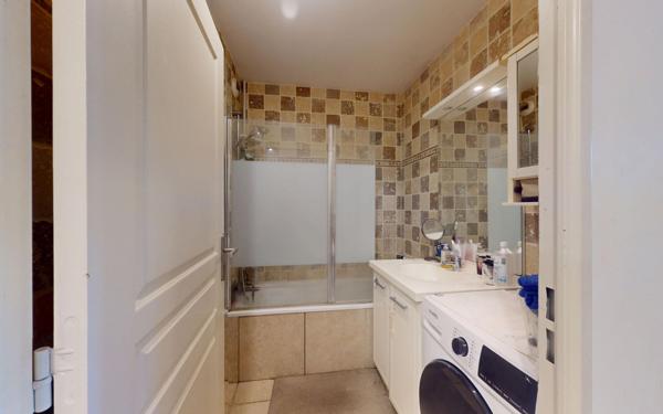 Appartement à vendre    3 pièces • 68,28 m2 Décines-Charpieu