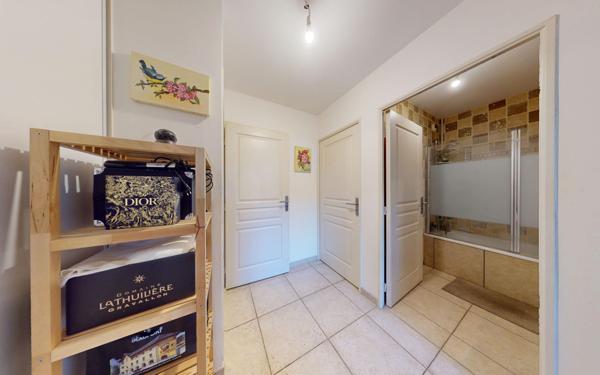 Appartement à vendre    3 pièces • 68,28 m2 Décines-Charpieu