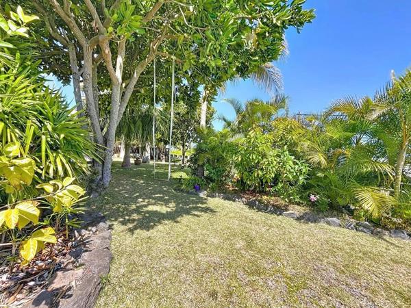 Jolie villa traditionnelle avec jardin luxuriant et vue mer imprenable