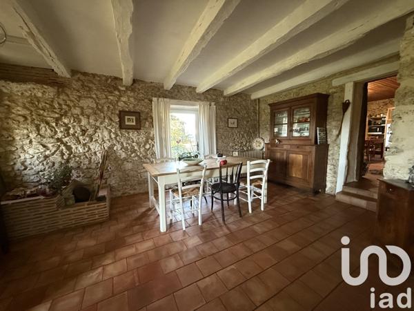 Maison 14 pièces de 263 m² à Saint-Aubin-de-Lanquais (24560)