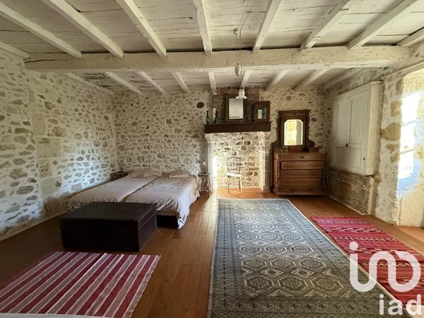 Maison 14 pièces de 263 m² à Saint-Aubin-de-Lanquais (24560)