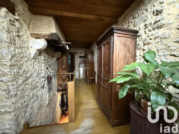 Maison 14 pièces de 263 m² à Saint-Aubin-de-Lanquais (24560)