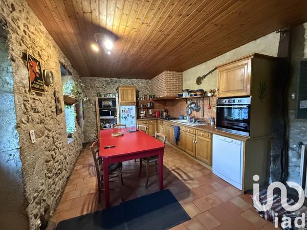 Maison 14 pièces de 263 m² à Saint-Aubin-de-Lanquais (24560)