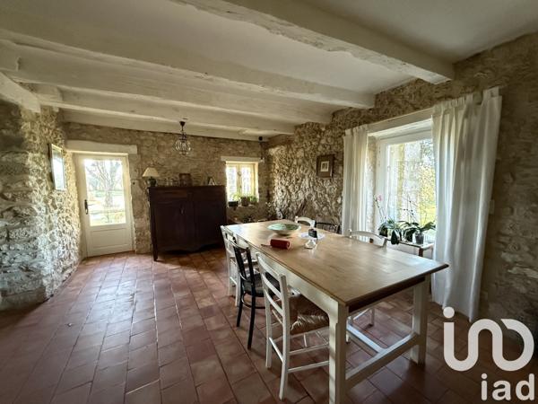 Maison 14 pièces de 263 m² à Saint-Aubin-de-Lanquais (24560)