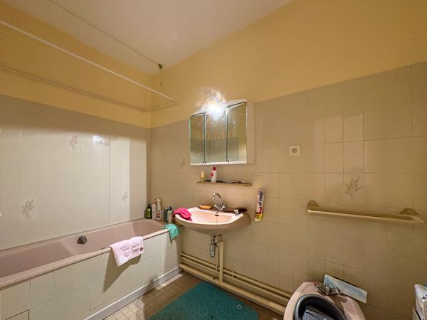 Appartement T2 49 m² carrefour europe