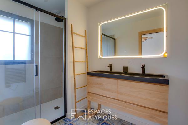 Villa aux lignes modernes à deux pas de l’océan et du centre ville