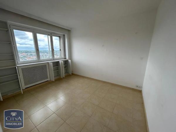Appartement à louer 2 pièces 89.42m² Cholet (49300)