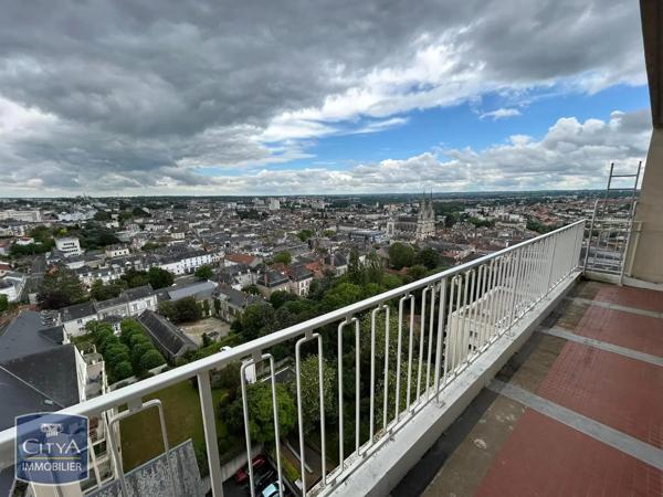 Appartement à louer 2 pièces 89.42m² Cholet (49300)
