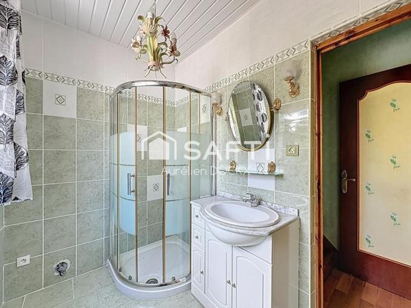 Maison à rénovée avec dépendance dans une impasse