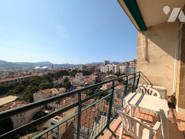 Exclu T3 rue Breteuil avec balcon, loggia, cave et garage double.
