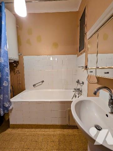 Exclu T3 rue Breteuil avec balcon, loggia, cave et garage double.