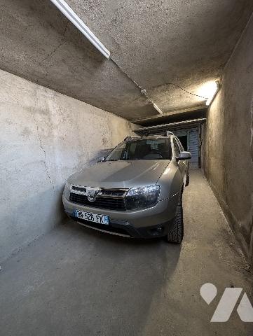 Exclu T3 rue Breteuil avec balcon, loggia, cave et garage double.