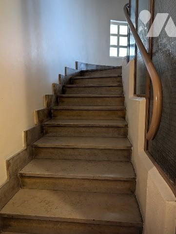 Exclu T3 rue Breteuil avec balcon, loggia, cave et garage double.
