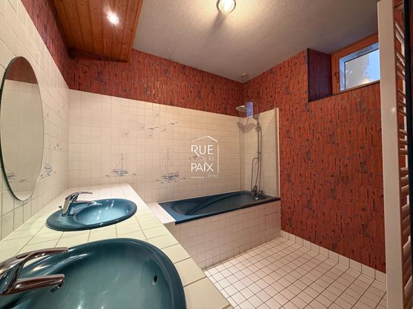 79400 SAINT MAIXENT L ECOLE Propriété de caractère au coeur de Saint-Maixent-l'École - 8 chambres - 309m2