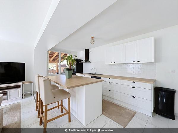 Maison rénovée avec piscine et jardin