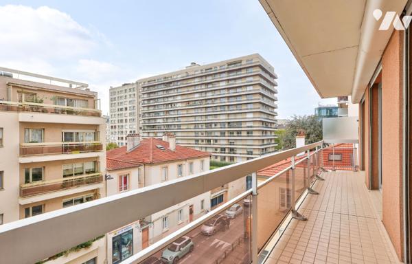 Daumesnil : appartement de 5 pièces 102,3m² avec balcons