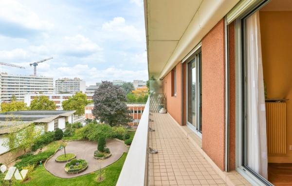 Daumesnil : appartement de 5 pièces 102,3m² avec balcons