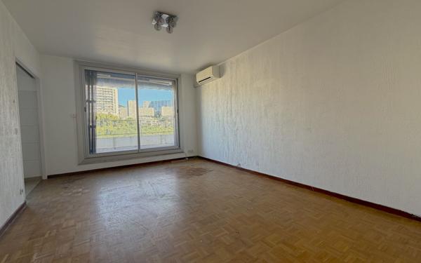 Appartement à vendre    2 pièces • 52,24 m2 Marseille 9
