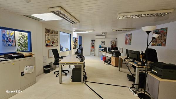 IMMEUBLE A USAGE DE BUREAUX ET COMMERCE