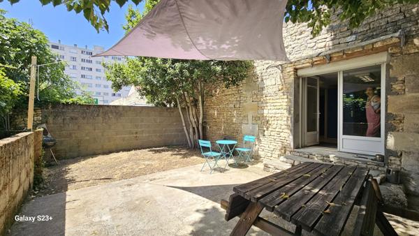 IMMEUBLE A USAGE DE BUREAUX ET COMMERCE