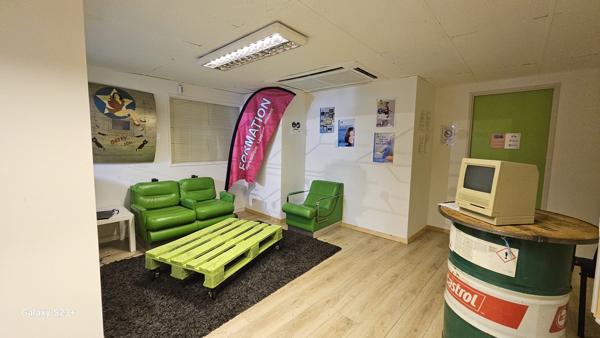 IMMEUBLE A USAGE DE BUREAUX ET COMMERCE